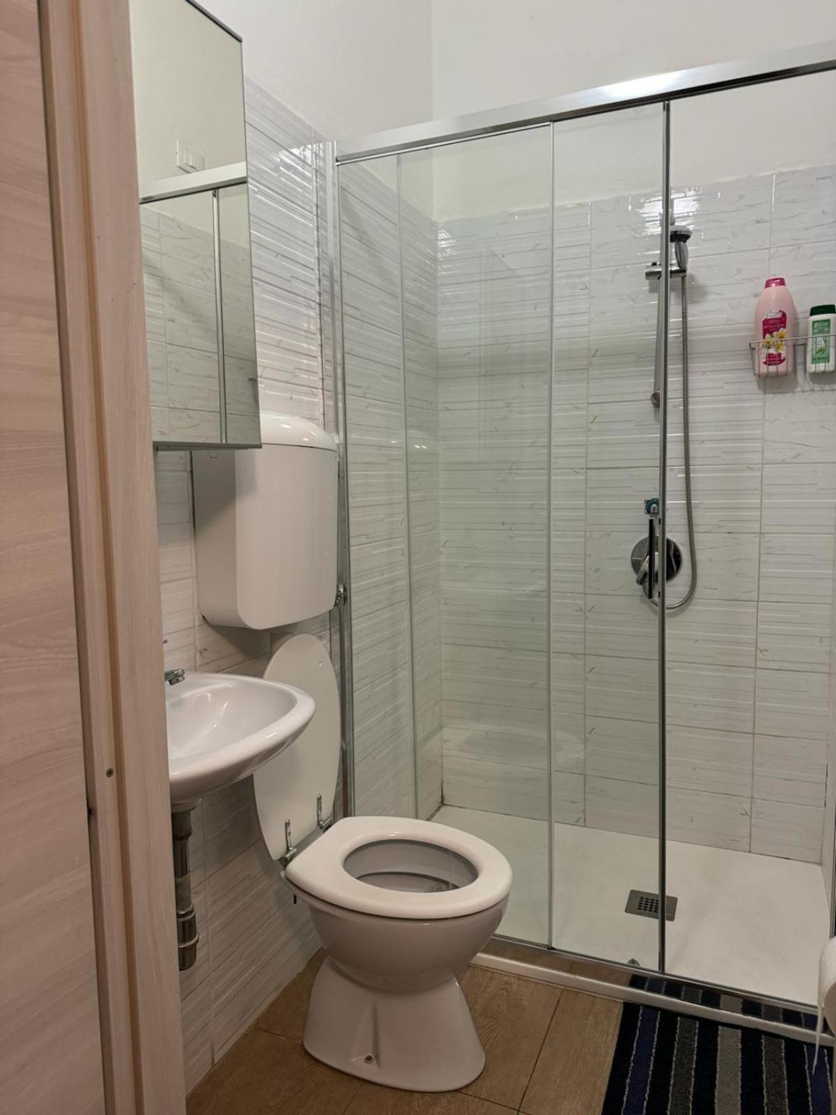 Crown Guest House 比萨 外观 照片
