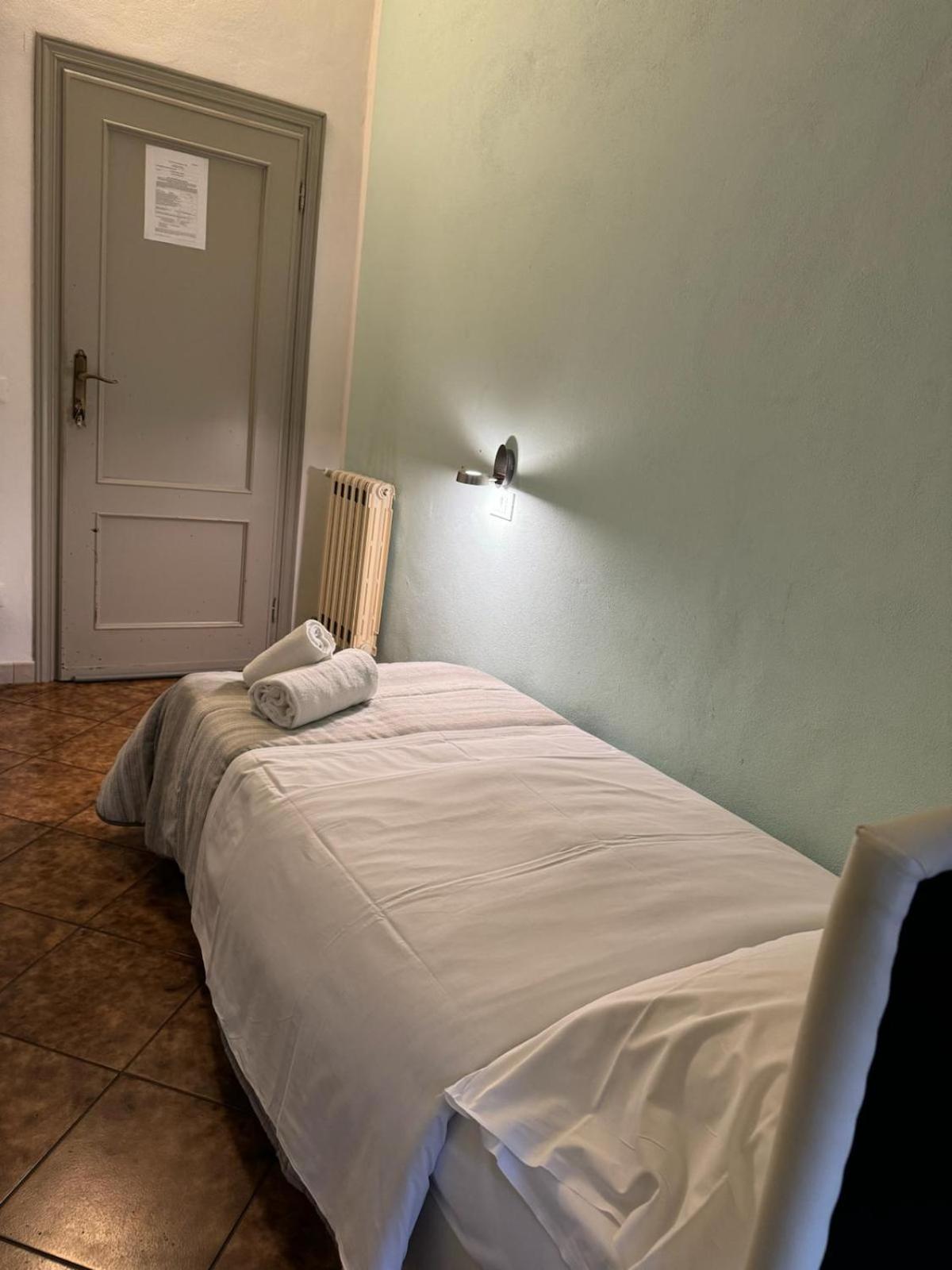 Crown Guest House 比萨 外观 照片