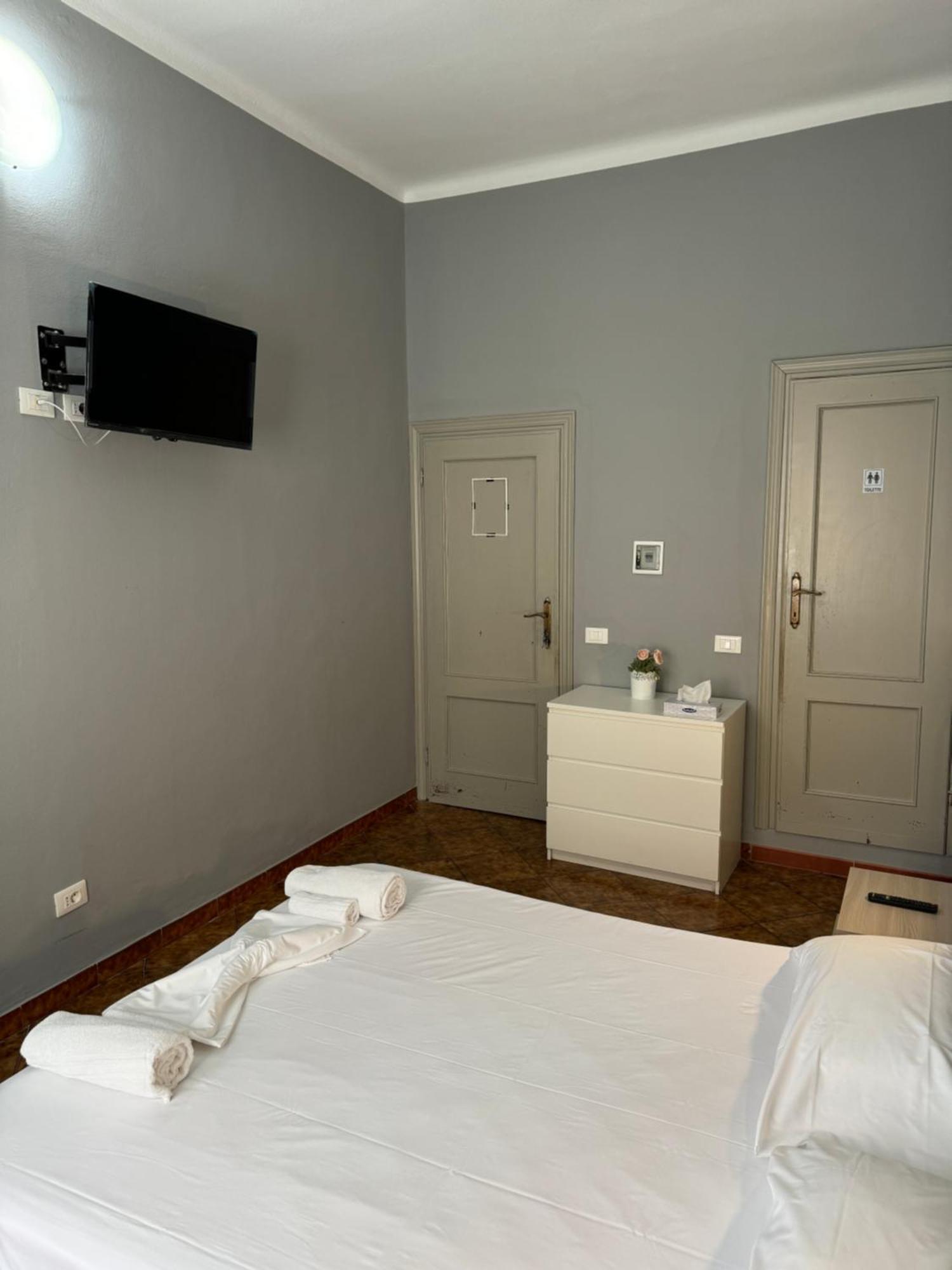 Crown Guest House 比萨 外观 照片