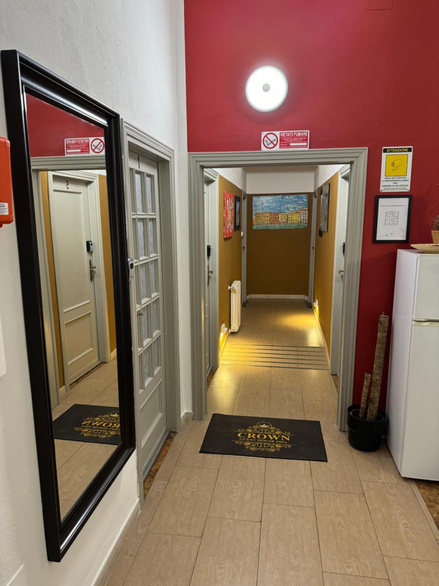 Crown Guest House 比萨 外观 照片